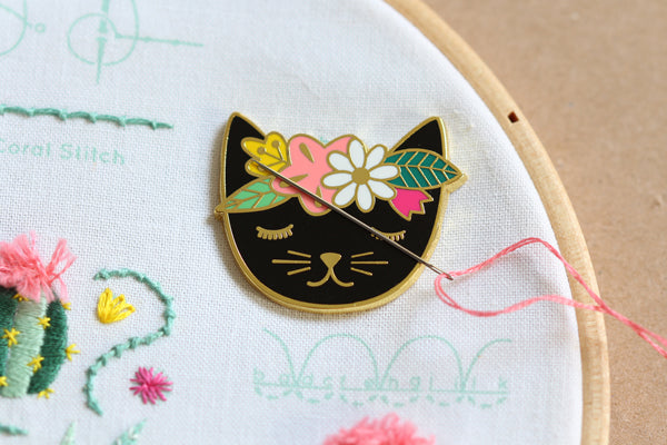 Floral Cat - Magnetic Needleminder (enamel)