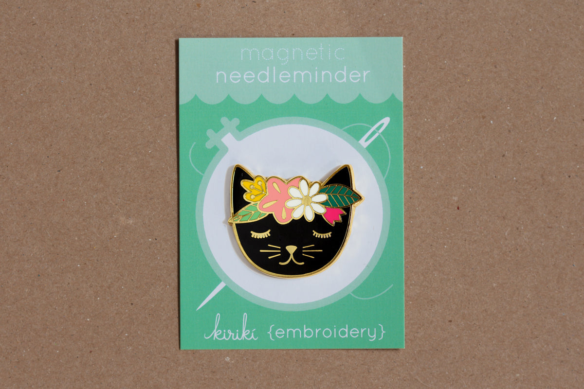 Floral Cat - Magnetic Needleminder (enamel)